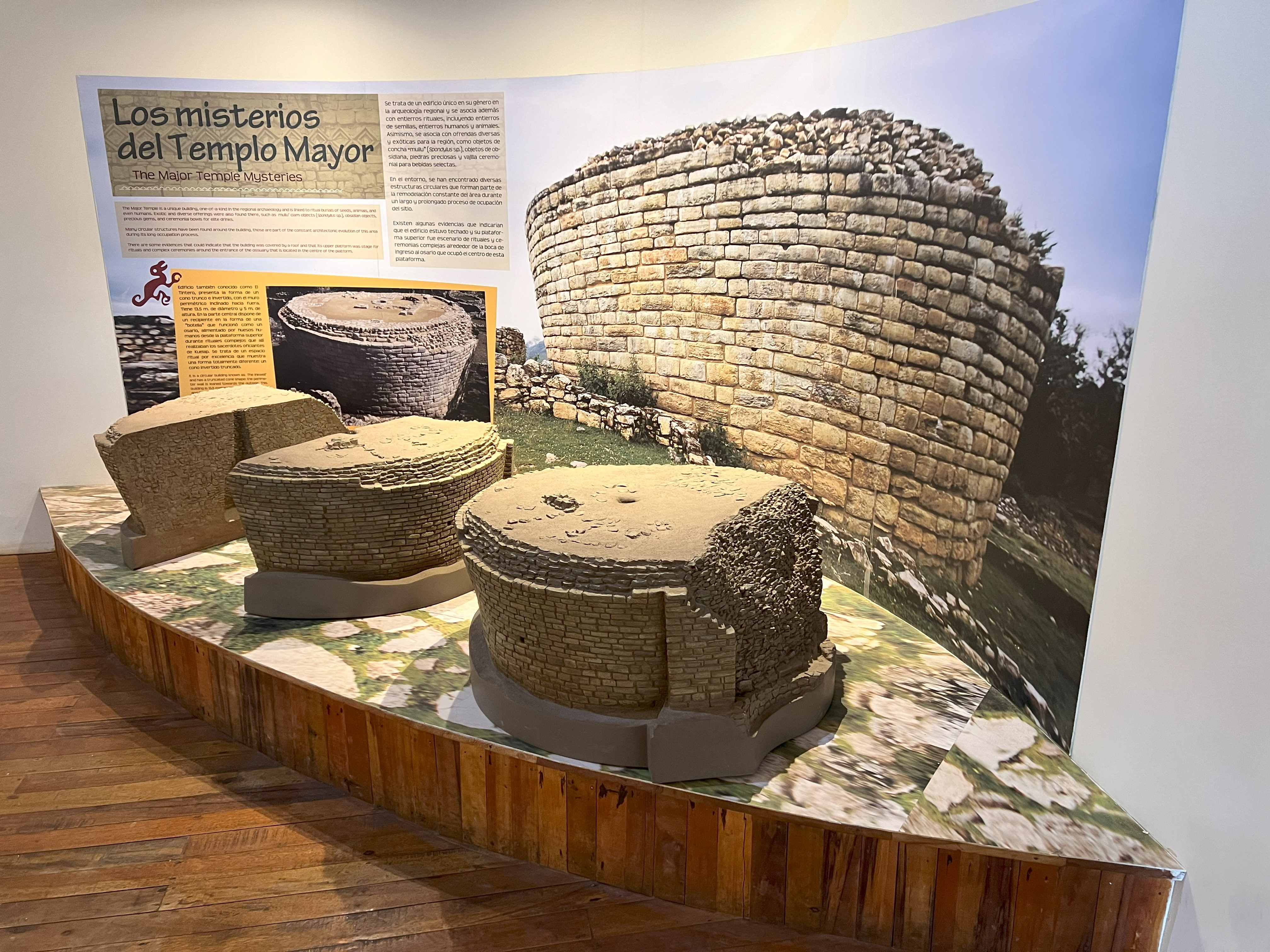 b-Kuelap-templo-mayor