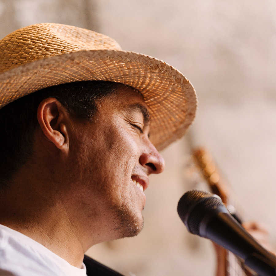 Renato 02 900x900