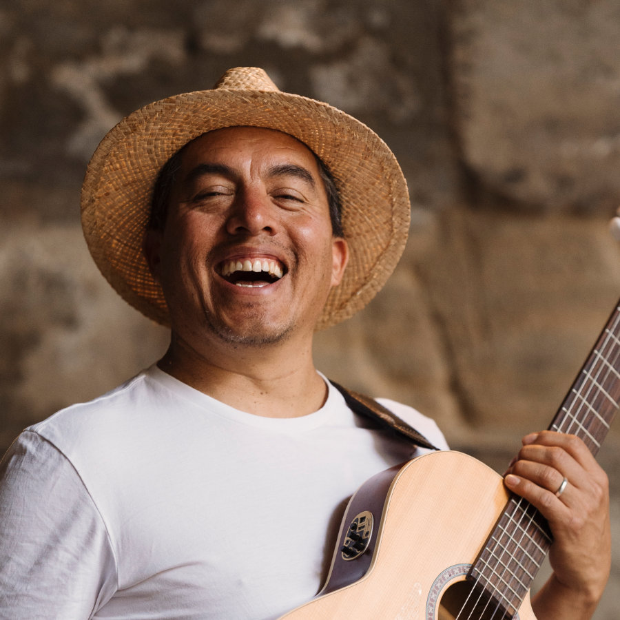 Renato 03 900x900