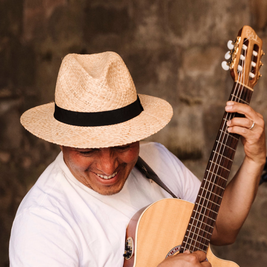 Renato 04 900x900