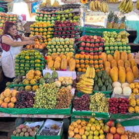 Obststand in Markthalle Arequipas