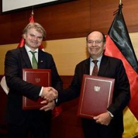 Javier Paulinich, Verhandlungsführer der peruanischen Delegation und Christoph Rauh, Leiter Südamerika BMZ © (CC BY-SA 2.0) 