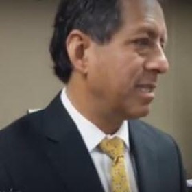 Edgar Quispe Remón Direktor der Wiederaufbaubehörde Edgar Quispe Remón Direktor der Wiederaufbaubehörde